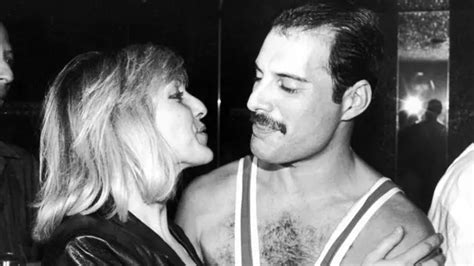 freddy mercury gay|Bohemian Rhapsody: Quem é Mary Austin, grande amor de。